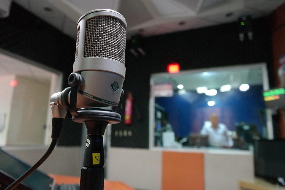 microphone-1562354_960_720